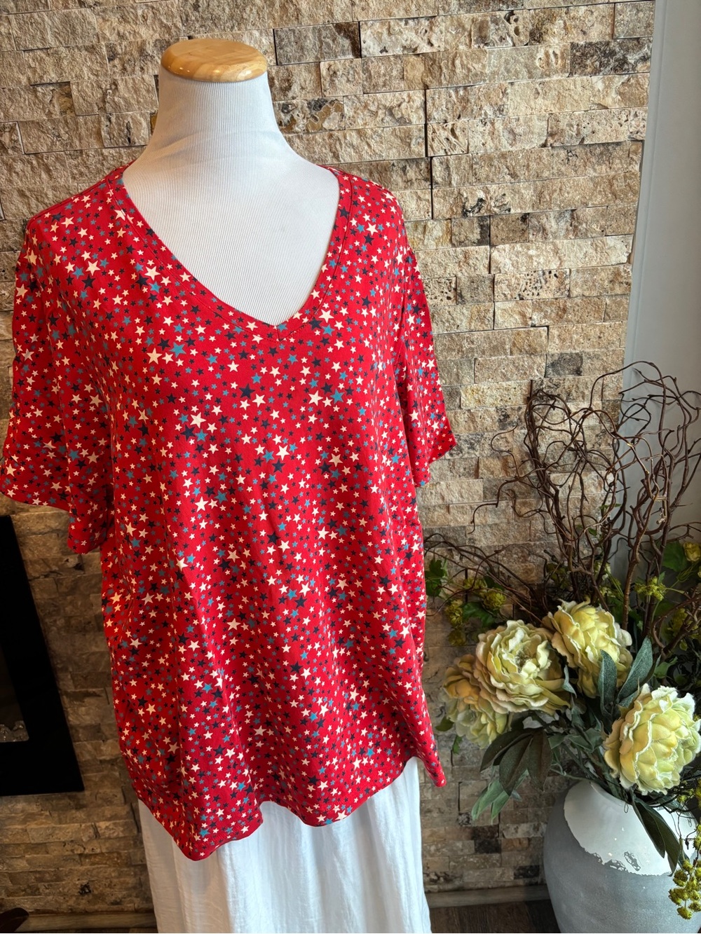 Lands' End Red V-Neck Short Sleeve Star Print Tee